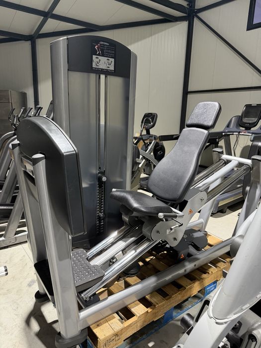 Presa picioare LIFE FITNESS,  este noua
