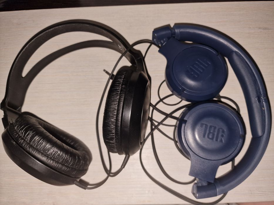 Наушники          .