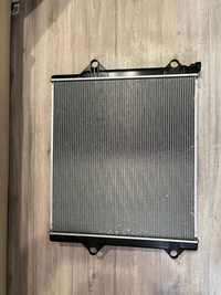 Продам новый оригинал радиатор Denso на Prado 120, 150