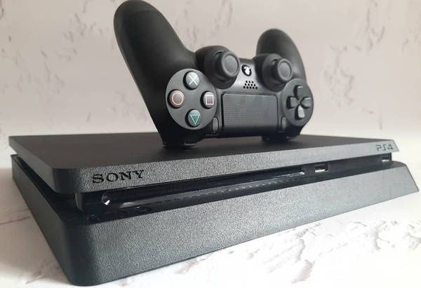 Playstation 4 slim 1 tb