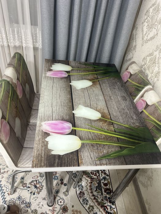 Кухонный стол со стульями