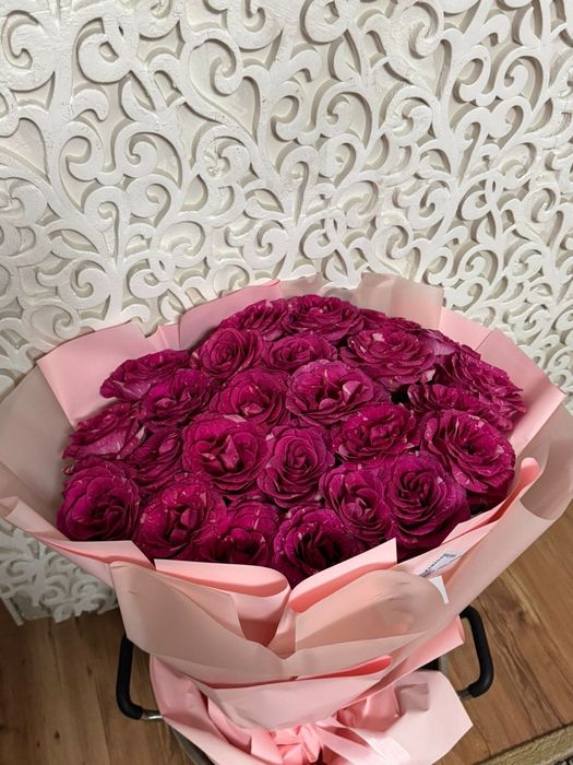 Цветы свежие красивые, необычные розы.  25 роз
