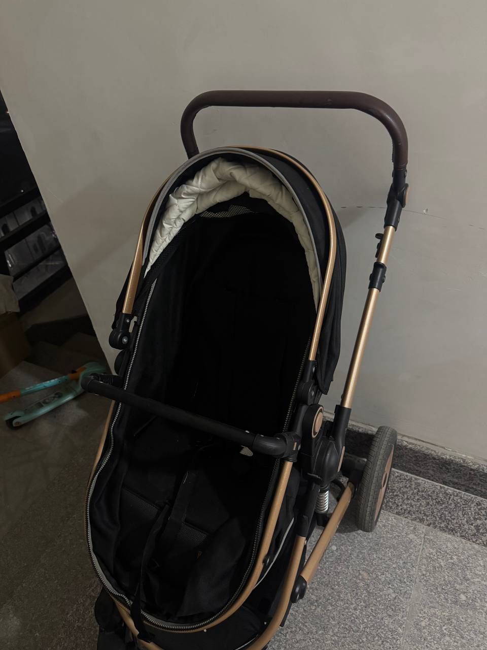 Продаю срочно. Детская коляска в хорошем состояние