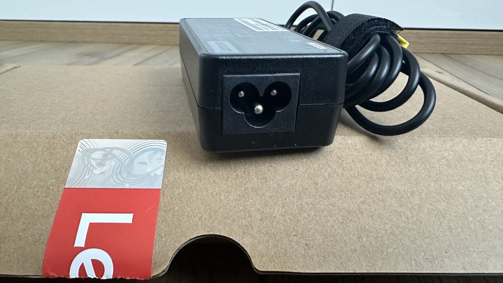 Оригиналнo Lenovo зарядно 20V / 2.25A / 45W / 01FR035 / Лаптоп PC
