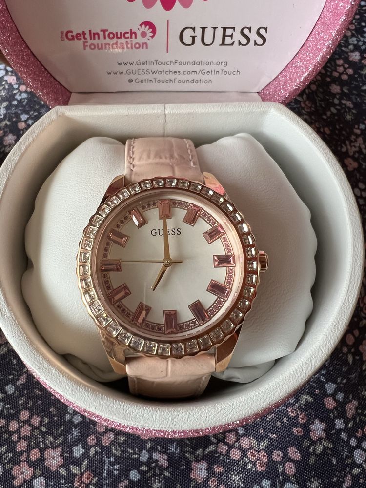 Дамски луксозен часовник Guess