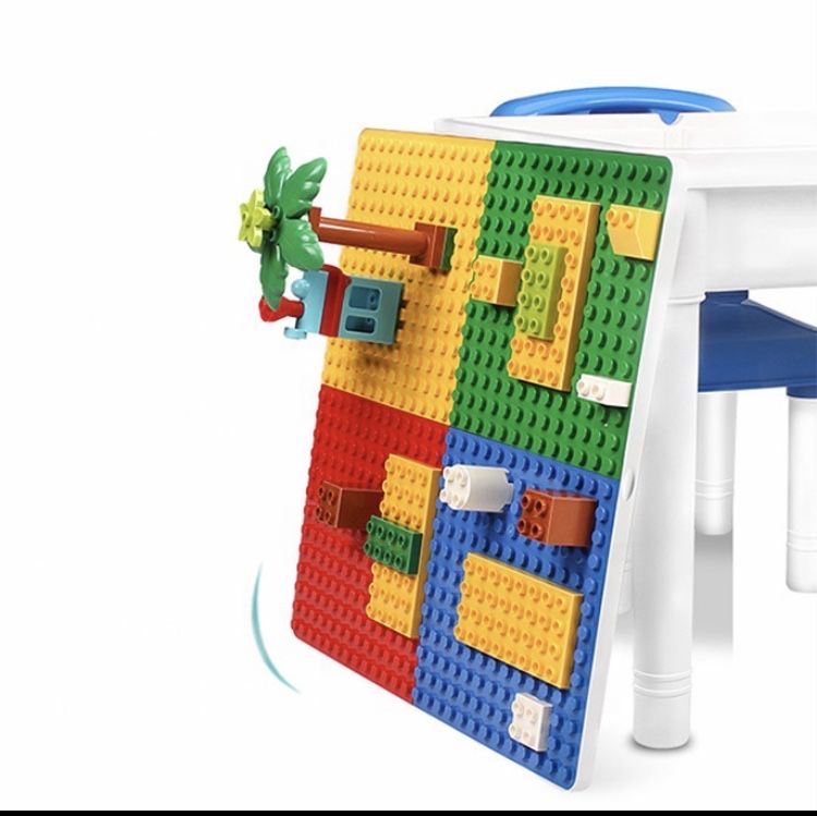 Masuta cuburi Lego Duplo 2 in 1 cu 2 scaunele