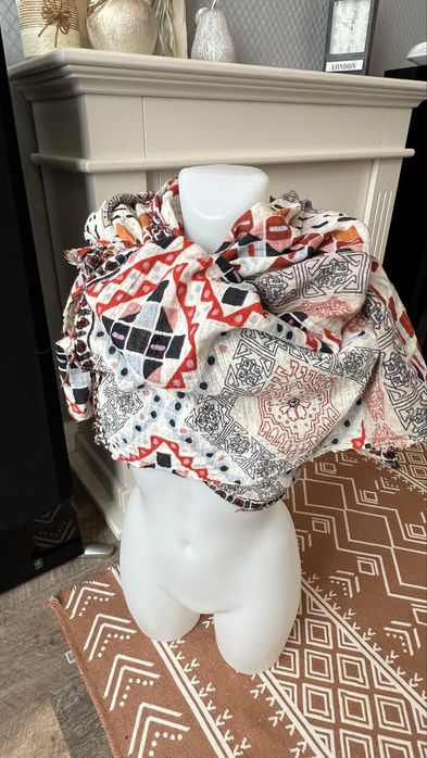 Винтидж шал от тъка̀на материя