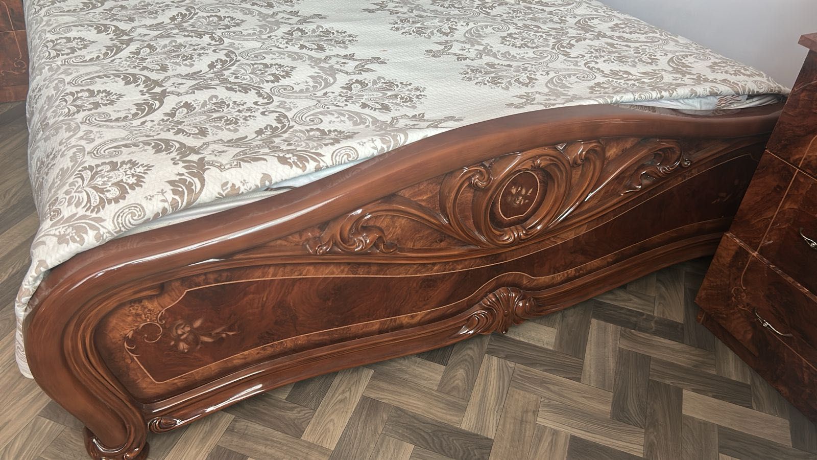 Кровать с матрасом
