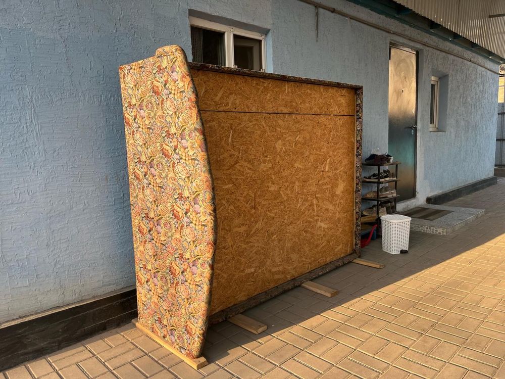 Продается кровать с матрасом