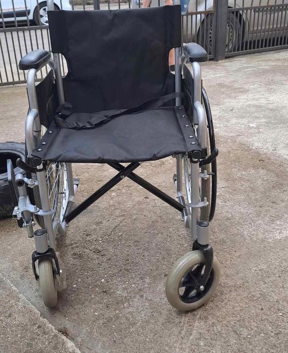 Продавам инвалидна количка