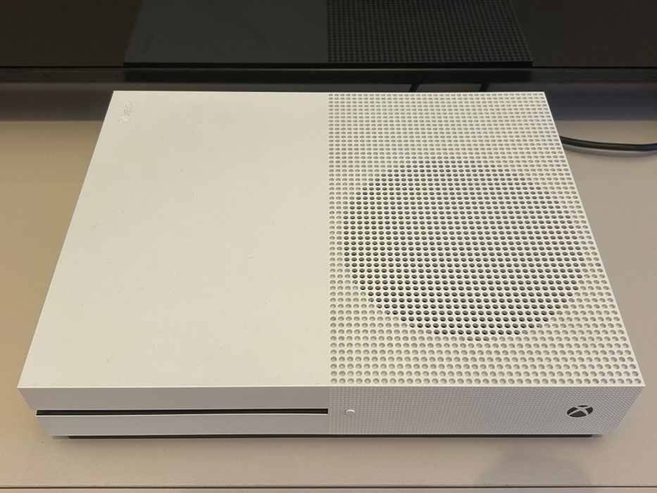Xbox One S 1TB stare foarte buna