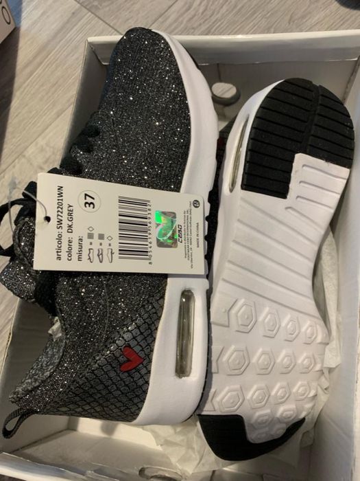 vand adidasi dama sweet years