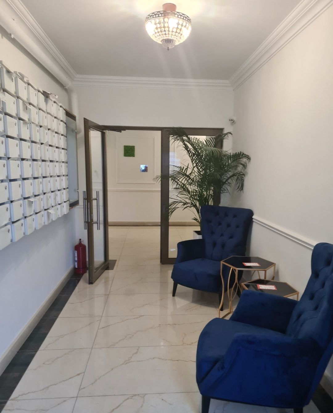inchiriez apartament doua cam.
