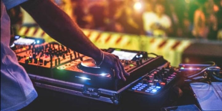 DJ Диджей и водещ за твоят сватбен ден!