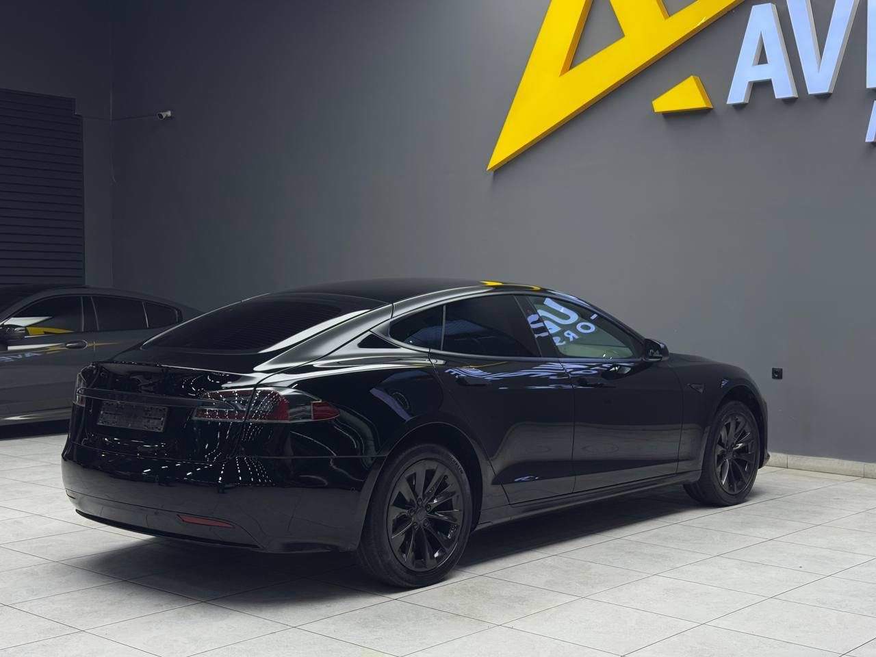 Продается Tesla Model S 75D