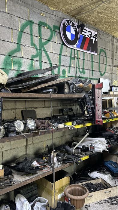 Бмв е34 разбор салон двигатель каропка бампера диск капот