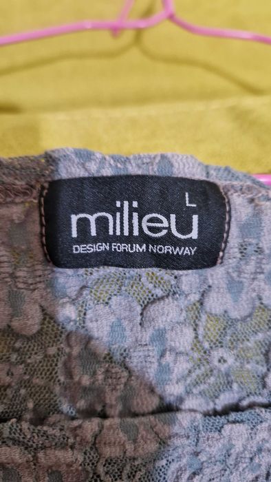 Рокля с дантелена платка.