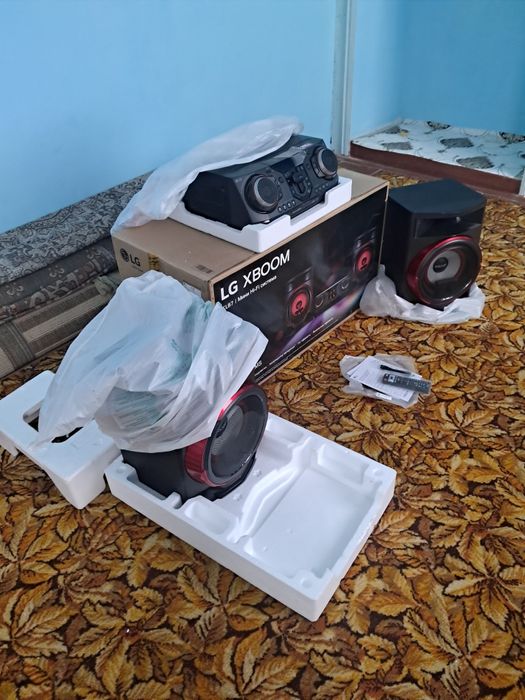 LG   XBOOM.   CL87.     HI FI