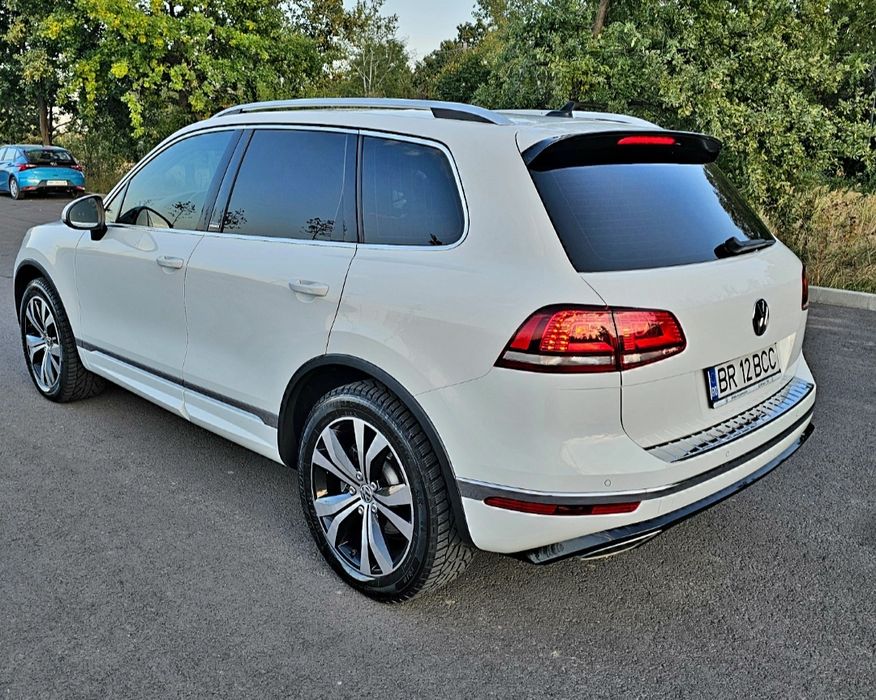 Proprietar vand Volkswagen Touareg R Line 3.0 V6, Anul 2017