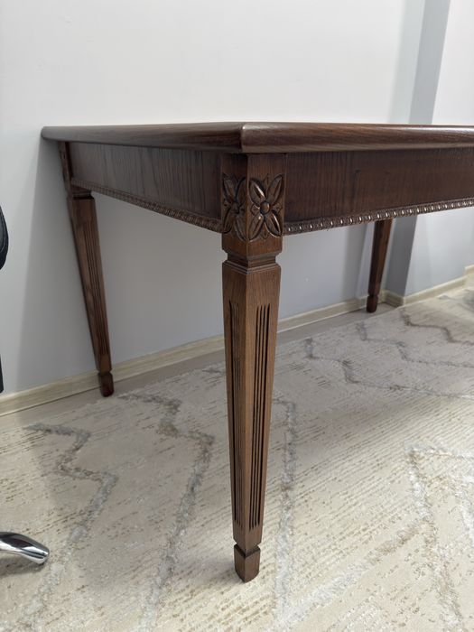 Продается стол из натурального дуба шпон есть каспи ред и 0-0-12