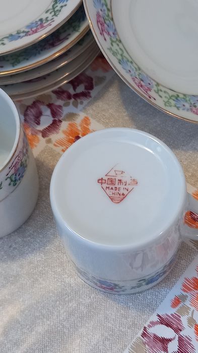 Set portelan fin chinezesc pt cafea- 4 cesti+6 farfurioare,stare perfe