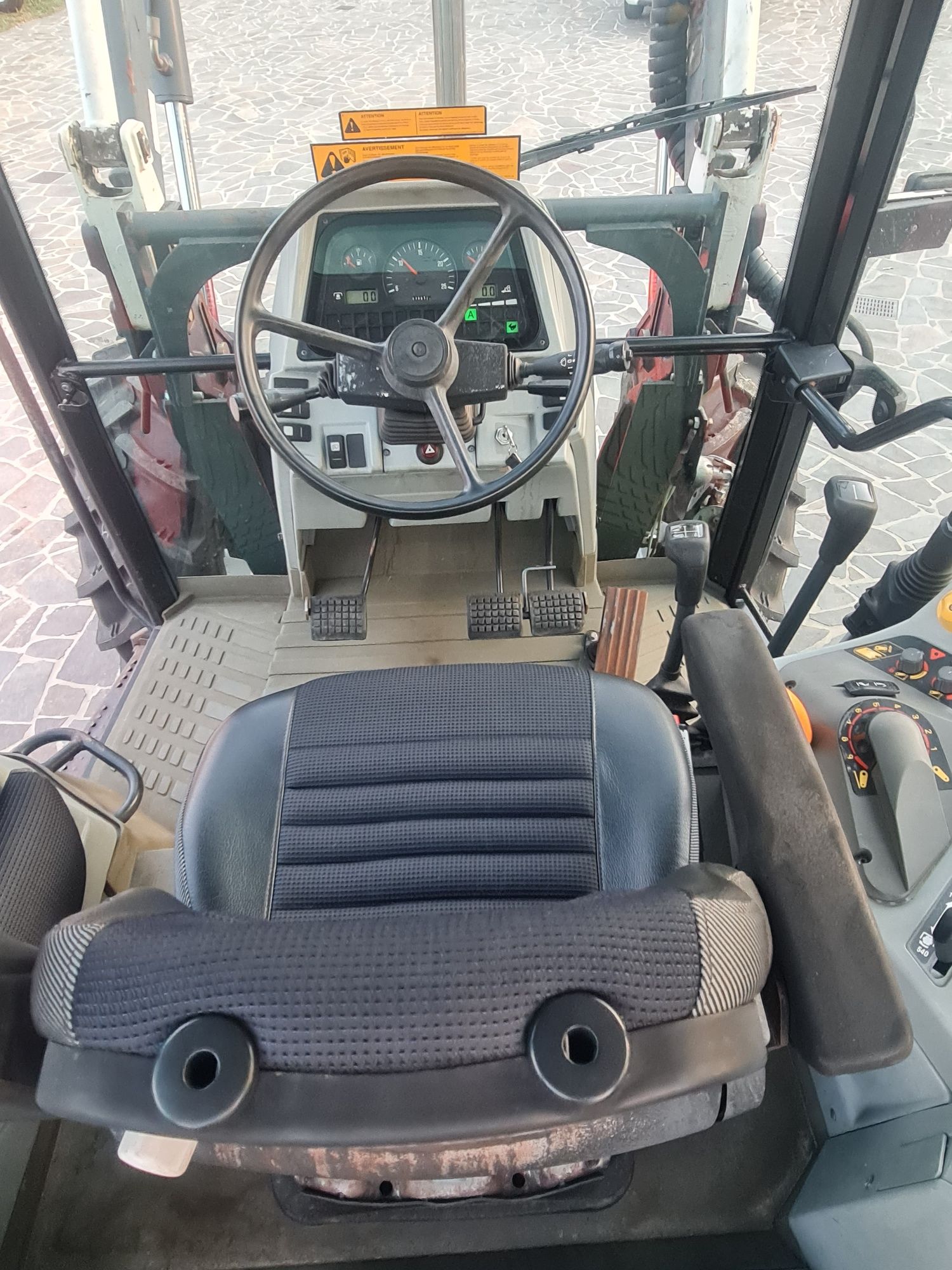 Tractor Massey Ferguson 6140 cu incarcator frontal