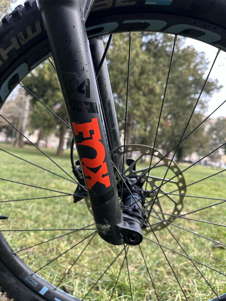 Bicicleta Cube Stereo 140 HPC Race.