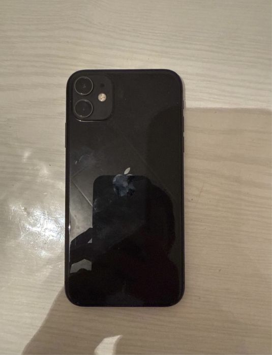 Айфон 11 срочно продаю
