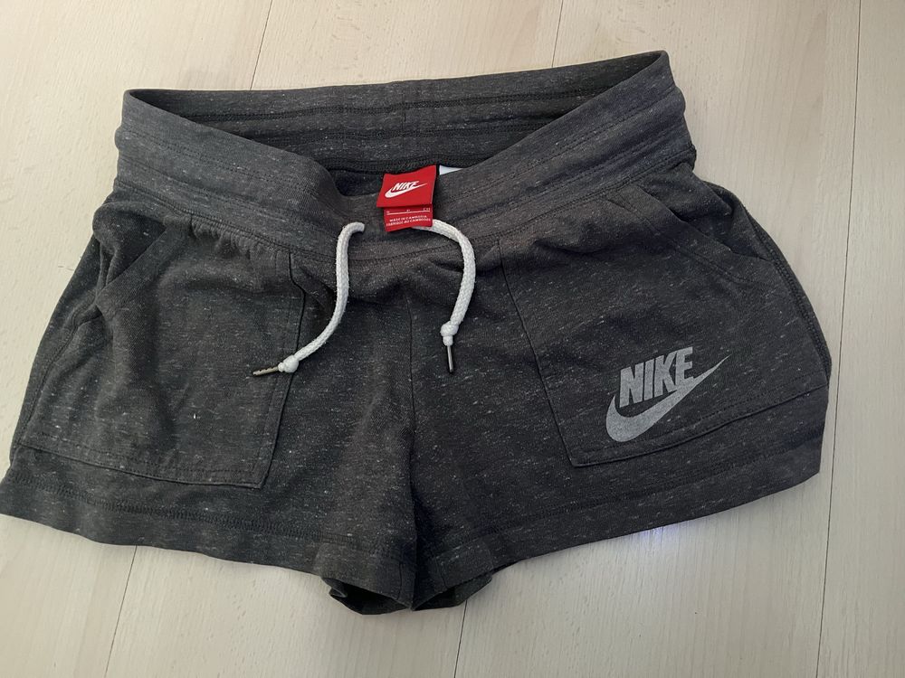 Оригинални къси панталони Nike S дамски