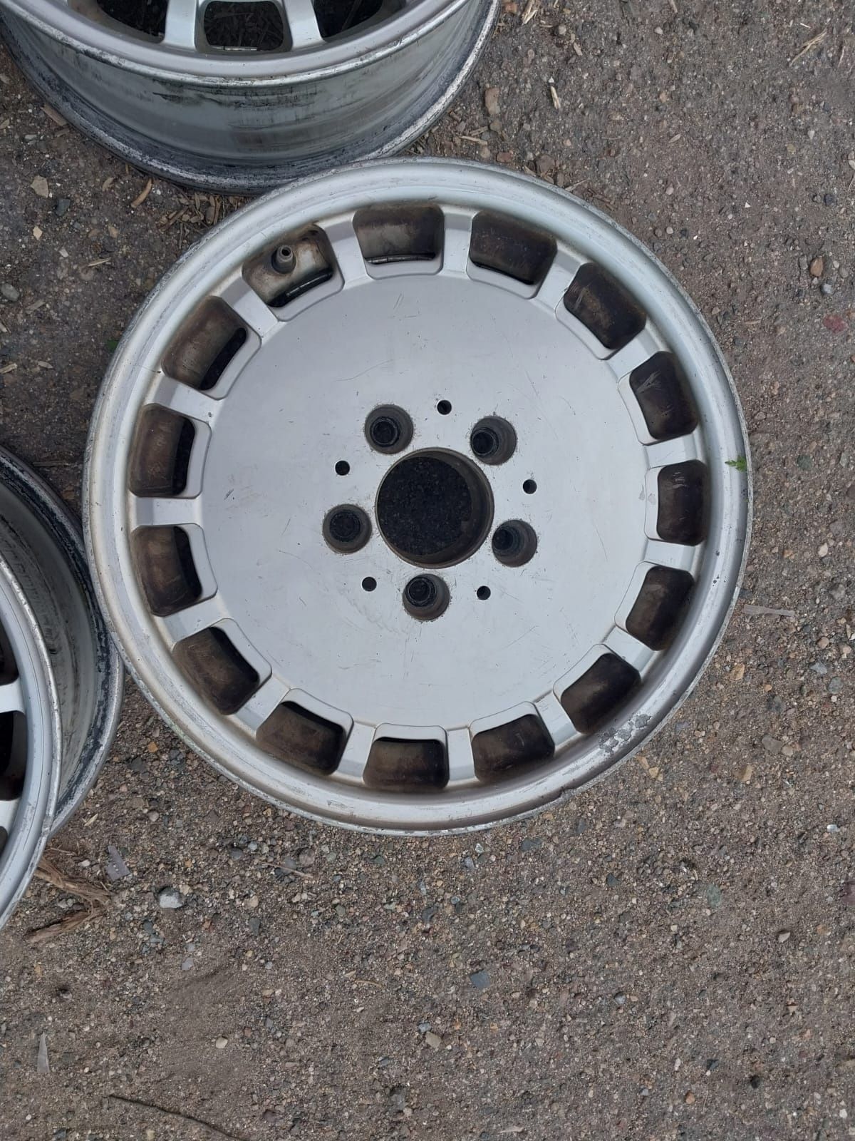 Диски R15 оригинал на Мерседес 124.