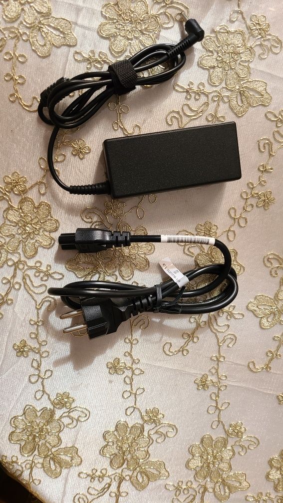 Asus zaryadnik yangi