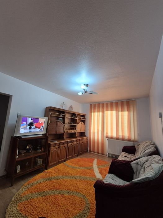 De închiriat apartament 2 camere Comanesti  Etaj 1!