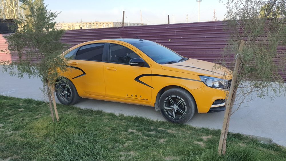 Лада Vesta сотилади.