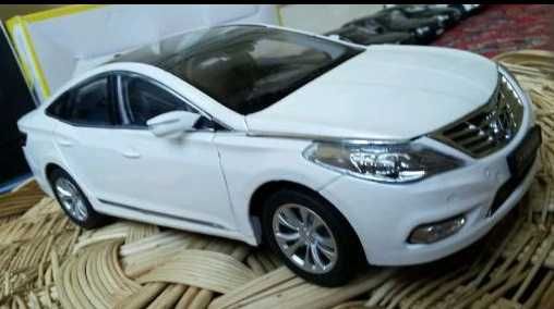 модель 1:18 HUNDAI AZERA