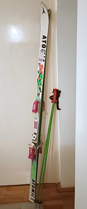 SKY uri ATOMIC de 185cm cu legaturi si bete