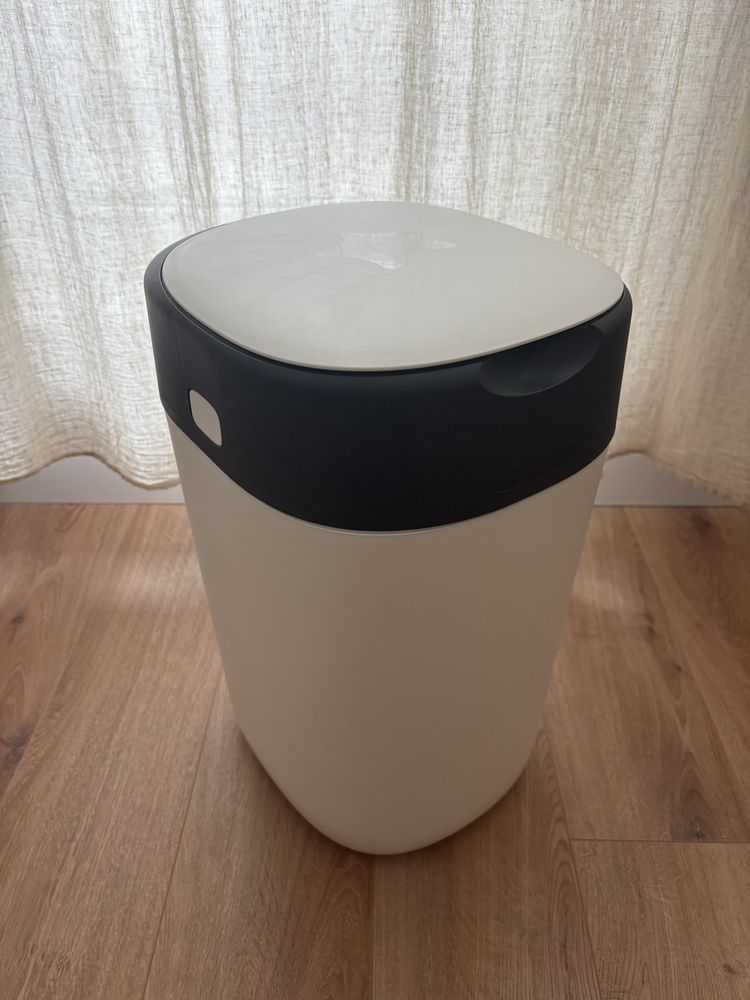 Силиконова чаша Mushie и кош за пелени Tommee Tippee