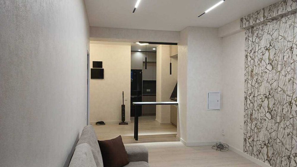 ЖК Black Tower ул.Кичик Бешагач 8-роддом 2-комн 11/17 58 м² евроремонт