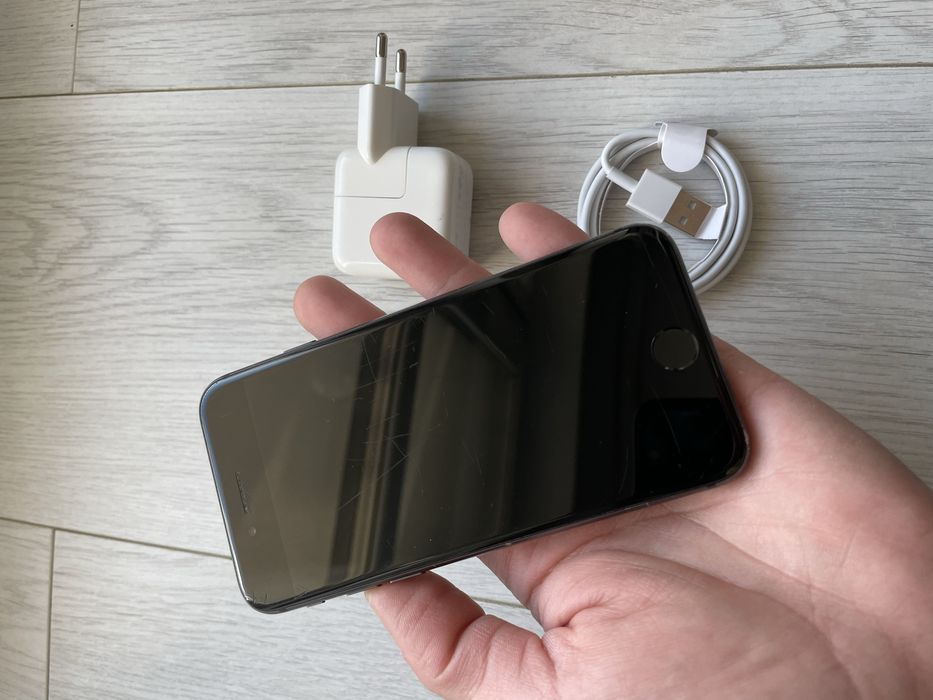 • Iphone 8 • Black •