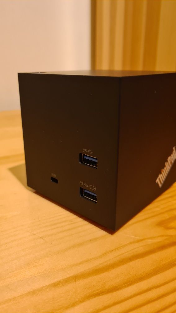 Продавам док станция Lenovo ThinkPad WiGig Dock 40A6