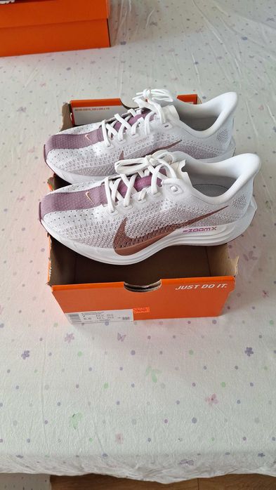 Чисто нови дамски маратонки W NIKE Pegasus PLUS