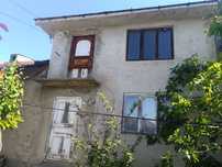 Vând casă P+E plus încă un teren intravilan.