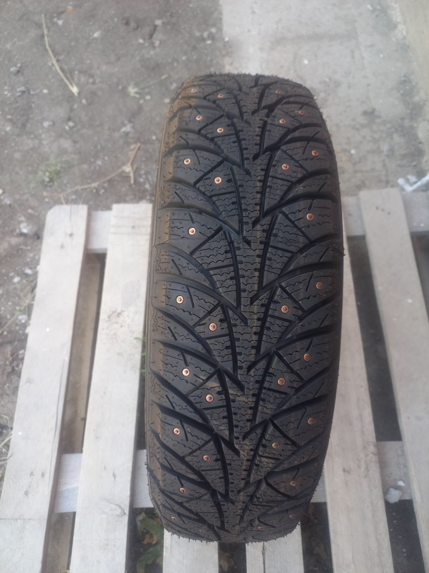 Продам зимние на 175/70 R 13 новый