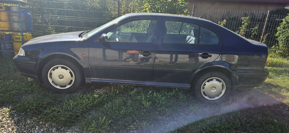 Vand Skoda Octavia 1 pentru dezmembrari,cutie viteze stricată