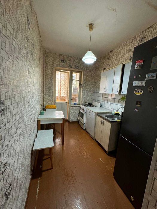 Продаётся 2-комнатная квартира (ориентир — почта, не доезжая куйлюка)