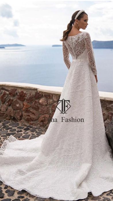 Rochie de Mireasă Albă cu Trenă de 2m Eleganță și Rafinațment