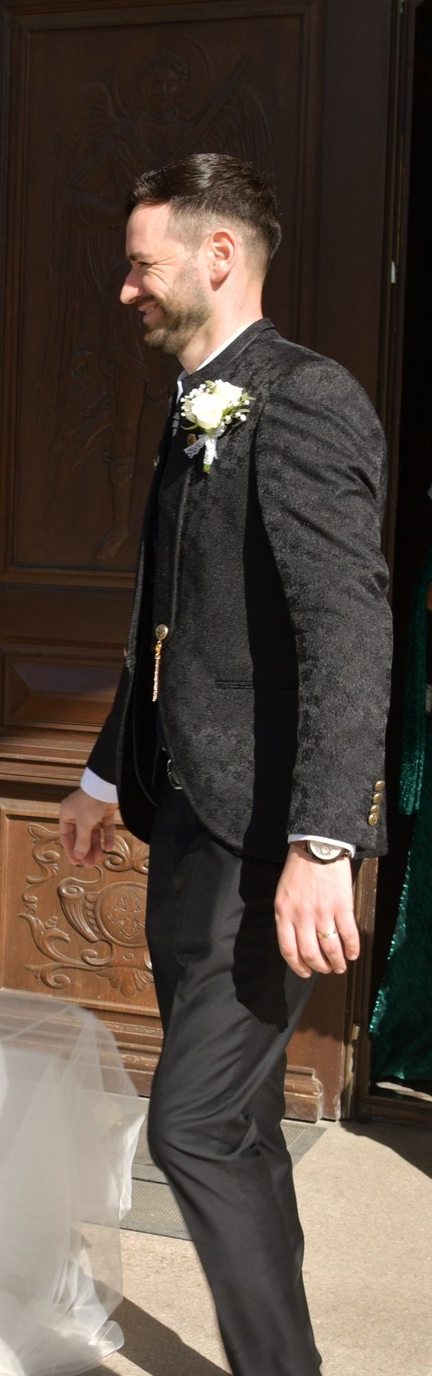 Vând costum de ginere