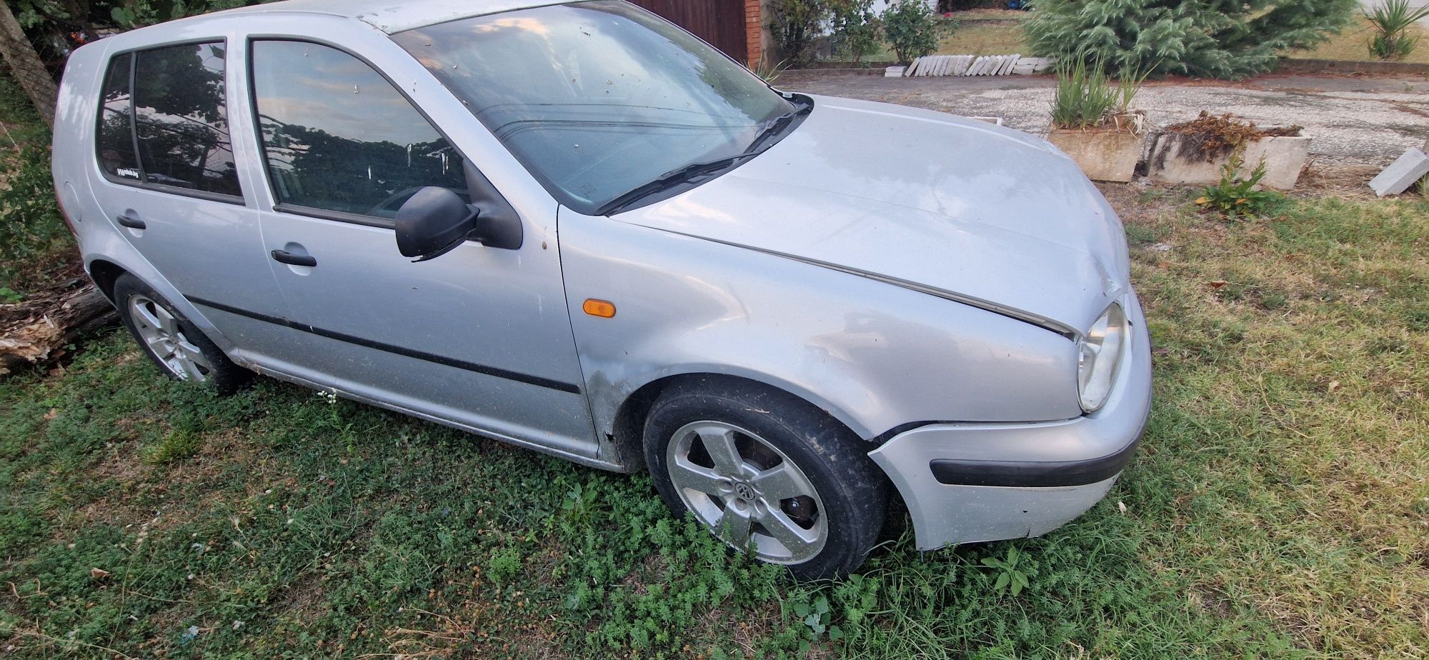 Продавам Volkswagen golf 4 1.9 TDI 90к.с. на части
