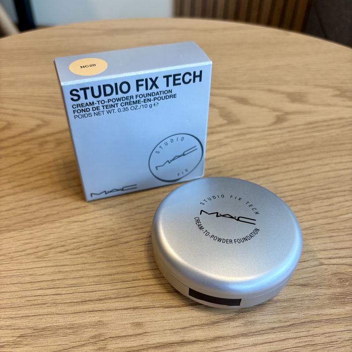 Фон дьо тен марка MAC