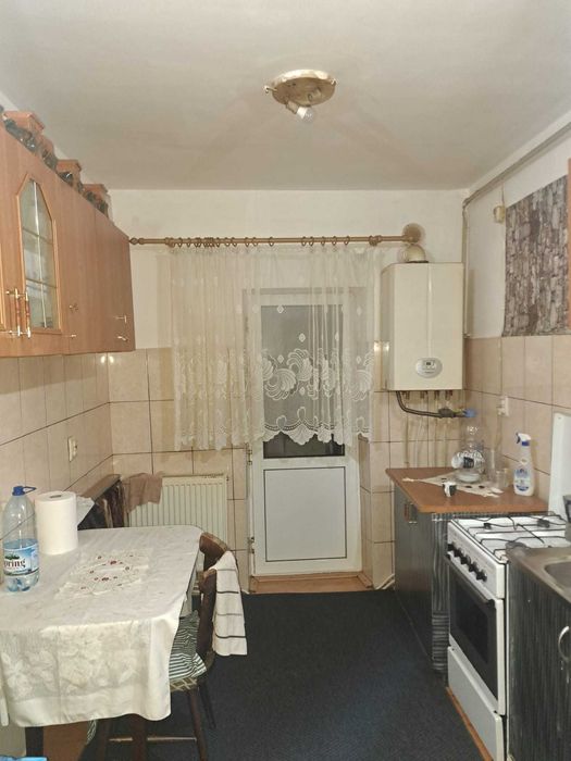 Vând apartament parțial mobilat în Hunedoara