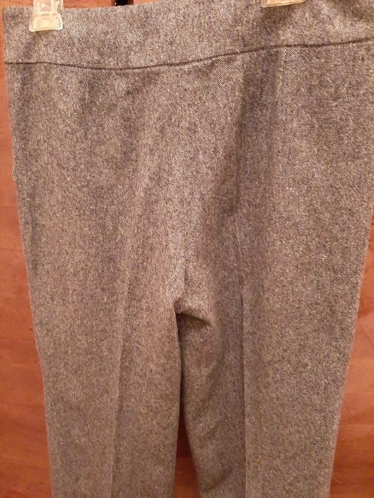 Pantaloni de stofa .